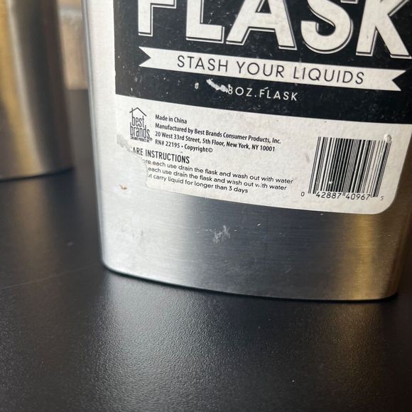 Set of Two Stainless Steel Flask 8 oz 5 in x 4 in x 1 in - Picture 8 of 14